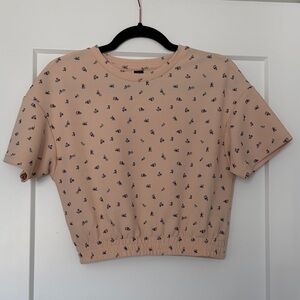NWOT Cropped Floral Print T-Shirt